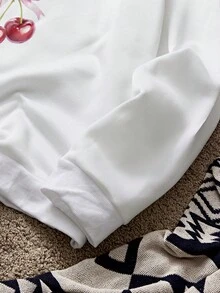 Manfinity VCAY 男士圣诞图案樱桃印花卫衣。宽松套头衫，长袖上衣 - 白色 - 查看 4