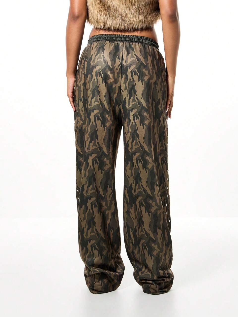 SUMWON Women Oversized Joggers With Camouflage Print And Metal Stud Details Casual Streetwear Pants