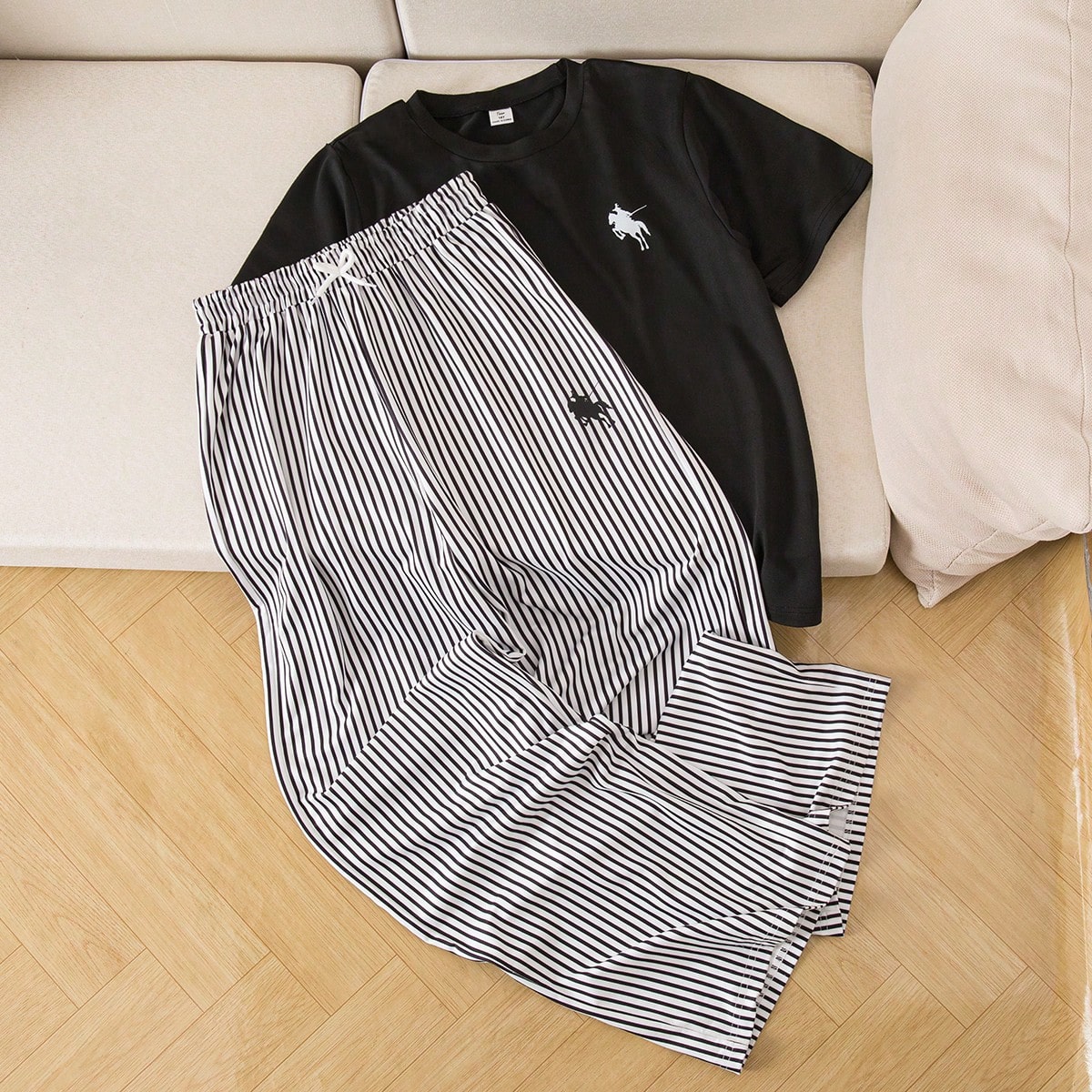 Conjunto de camiseta de manga corta de cuello redondo casual de verano y pantalones a rayas para adolescentes