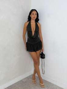 SHEIN Glamour 2 件套黑色露背性感 V 领露背无袖不对称迷你裙套装，秋冬服装，节日派对狂欢套装，街头服饰，女士俱乐部套装，约会之夜套装，女士生日套装，高雅气质，派对必备，万圣节套装，圣诞节套装，复古风格，都市舒适，街头风格，缎面毕业礼服，露背上衣套装 - 黑色 - 查看 5