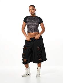 SUMWON WOMEN Camiseta de bebé con estampado de leopardo y mangas raglán, con top corto de manga corta con logotipo de texto - Multicolor - Ver 3