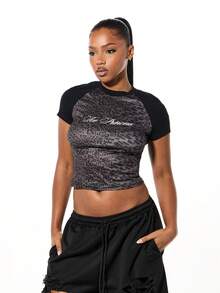 SUMWON WOMEN Camiseta de bebé con estampado de leopardo y mangas raglán, con top corto de manga corta con logotipo de texto - Multicolor - Ver 6