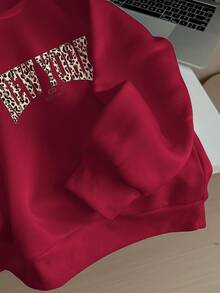 SHEIN EZwear 休闲简约豹纹印花“NEW YORK”标语图案酒红色圆领宽松厚款女式运动衫，秋冬 - 酒紅色 - 查看 3