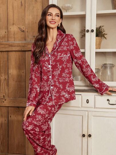 Serenescape Conjunto de pijama de top con cuello de estampado de flores y mariposas con efecto arrugado y pantalones para mujer, conjunto de ropa de estar en casa para otoño e invierno, pijama occidental para mujer, conjunto de pijama occidental