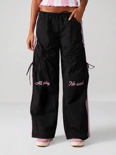 Missguided x Playboy Pantalones cargo de pierna ancha casual con detalles fruncidos y adornos de rayas laterales para ropa urbana