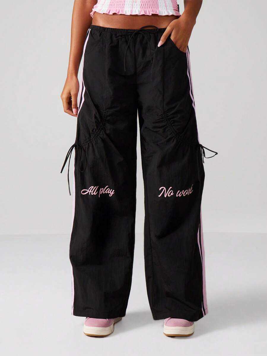 Missguided x Playboy Pantalones cargo de pierna ancha casual con detalles fruncidos y adornos de rayas laterales para ropa urbana - Multicolor - Ver 1