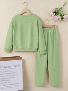 SHEIN 2件女童字母印花纯色卫衣+运动裤套装 - 綠色 - 查看 2