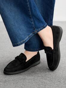 CUCCOO BIZCHIC 女士时尚黑色绒面革蝴蝶结设计舒适休闲乐福鞋，适合通勤、户外、旅行、购物、工作和日常穿着 - 黑色 - 查看 4