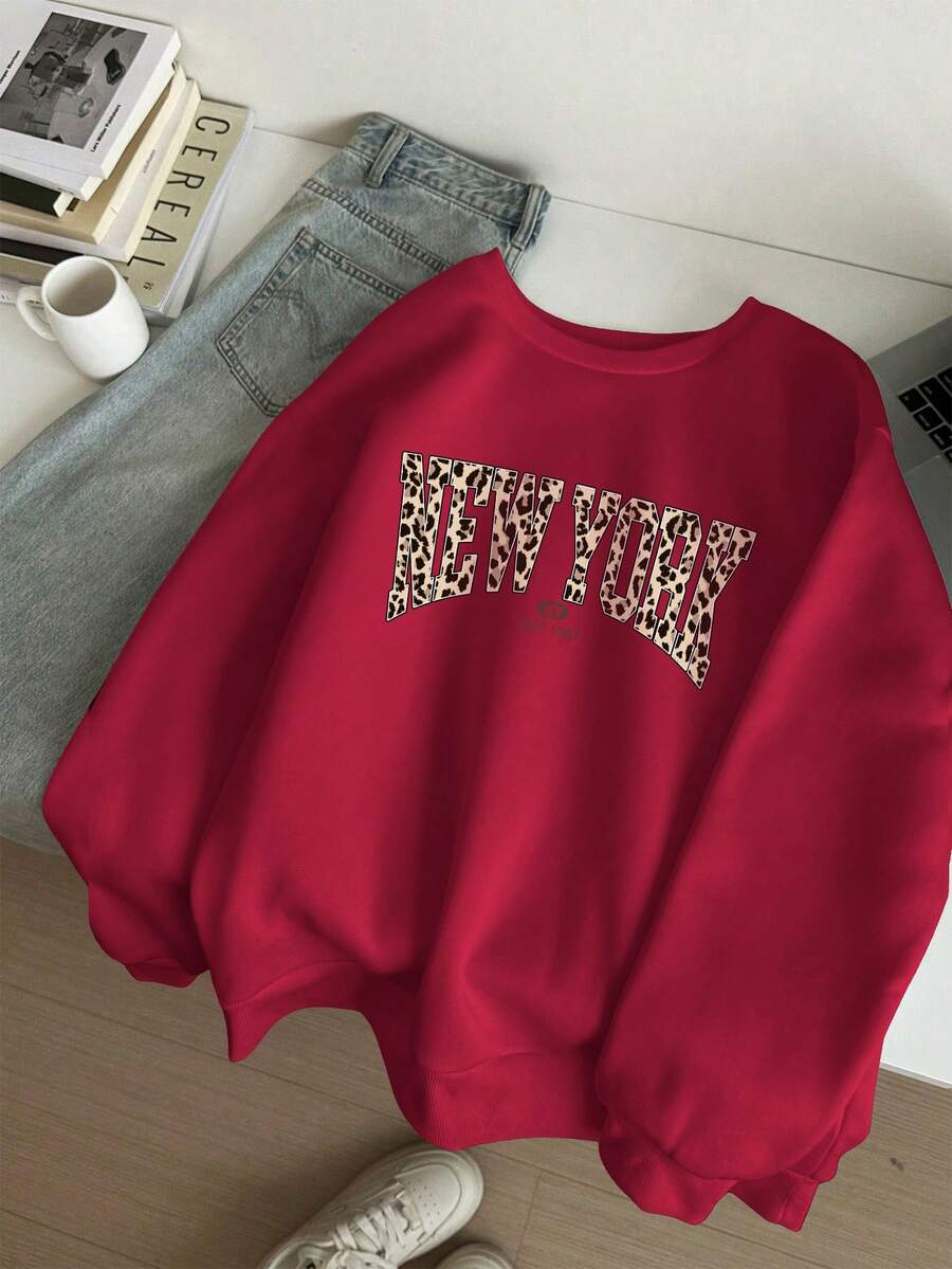 SHEIN EZwear 休闲简约豹纹印花“NEW YORK”标语图案酒红色圆领宽松厚款女式运动衫,秋冬 - 酒紅色 - 查看 1