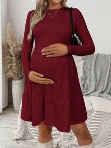 SHEIN Vestido casual de maternidad de unicolor con cuello redondo, manga larga, acanalado y volante en el bajo - Burdeos - Ver 5