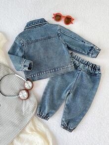 SHEIN Playful Pals 2pcs Baby Boys Retro Blue Denim Outfit,Collared Long Sleeve Jacket With Letter Print And Elastic Waist Wide Leg Pants,Casual Back-To-School Autumn Set - Medium Wash - View 2