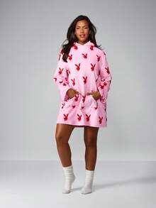 Missguided x Playboy رداء كنزة بقلنسوة مطبوع عليه أرنب مقاس كبير للكريسماس - متعدد الألوان - مشاهدة 3