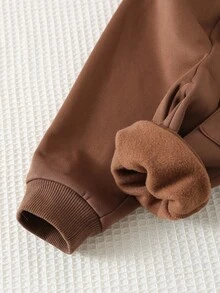 Cozy Pixies 2 件套男婴简约 3D 字母图案针织柔软圆领长袖连帽衫和松紧腰裤套装 - 棕色 - 查看 8