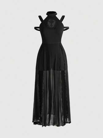 Robe femme gothique à épaules dénudées avec croix ajourée et patchwork de dentelle brodée