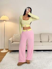 SHEIN PETITE 2件套 女士春夏家居轻薄运动休闲粉色磨毛毛衣裤搭配黄色腋下撞色短袖上衣套装，字母徽章，保暖舒适，秋季 - 粉色 - 查看 10