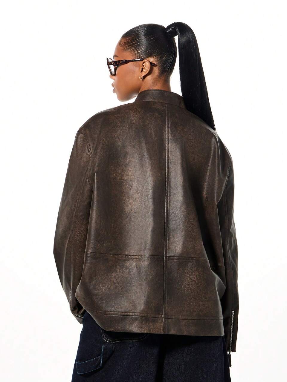 SUMWON WOMEN Giacca biker oversize in pelle marrone con collo alto