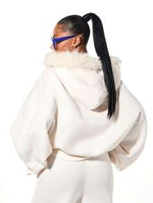 SUMWON WOMEN Áo hoodie lông thú giả cỡ lớn in họa tiết công chúa băng giá mùa đông - trắng - Xem 2