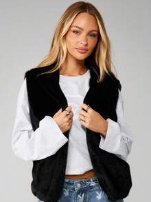 Missguided x Playboy 仿皮草连帽背心，饰有兔子标志，适合冬季分层穿着和休闲街头服饰 - 黑色 - 查看 4