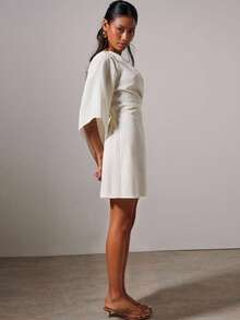 COSMINA Vestido corto de mujer con cuello asimétrico elegante, hebilla de metal, drapeado ajustable y cintura con lazo, versátil para ir a la oficina o para uso diario, apto para todas las estaciones - Blanco - Ver 5