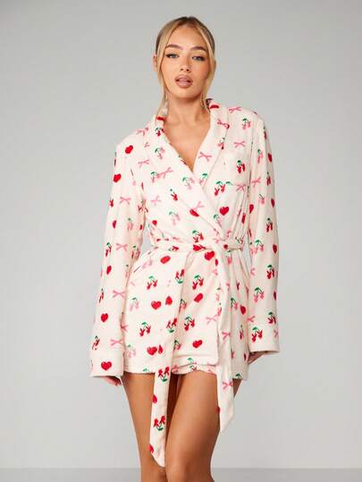 Missguided x Playboy 圣诞樱桃爱心印花缎面睡袍，配发圈