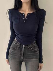 DAZY Camiseta de manga larga de ajuste ceñido con media cartera abotonada de unicolor, ropa de otoño, ropa de vuelta al colegio - Azul Marino - Ver 7