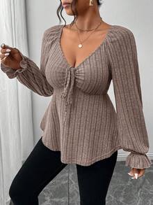 SHEIN Frenchy 大码秋季休闲长袖女装，胸前系带，面料柔软舒适，居家和外出都很漂亮，纯色心形领荷叶边下摆长袖T恤 - 深灰色 - 查看 7