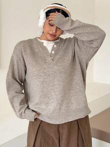 Dazy Plus 大码女式休闲撞色拼布纽扣装饰宽松套头衫，秋冬 - 卡其色 - 查看 5