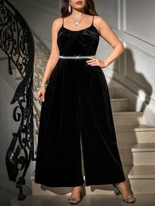 Gownix Modischer Party-Jumpsuit in Große Größen mit weitem Bein, schwarzer Träger-Jumpsuit, Samt-Träger-Jumpsuit, Taillendekoration mit Imitationsdiamant-Kette, Samt-Raffung, hochelastisches Material, große Dehnbarkeit, bequem, Weite-Bein-Jumpsuit, Party-Jumpsuit, Abendkleid, Neujahrsjumpsuit, Hochzeitskleid, Bankett-Gast 2025 Herbst und Winter neue Jumpsuits, Jumpsuits in Große Größen, Herbstbekleidung, Winterbekleidung - Schwarz - Übersicht 4