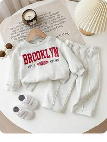 Babygirl 可爱休闲灰色字母印花卫衣和裤子套装，秋冬