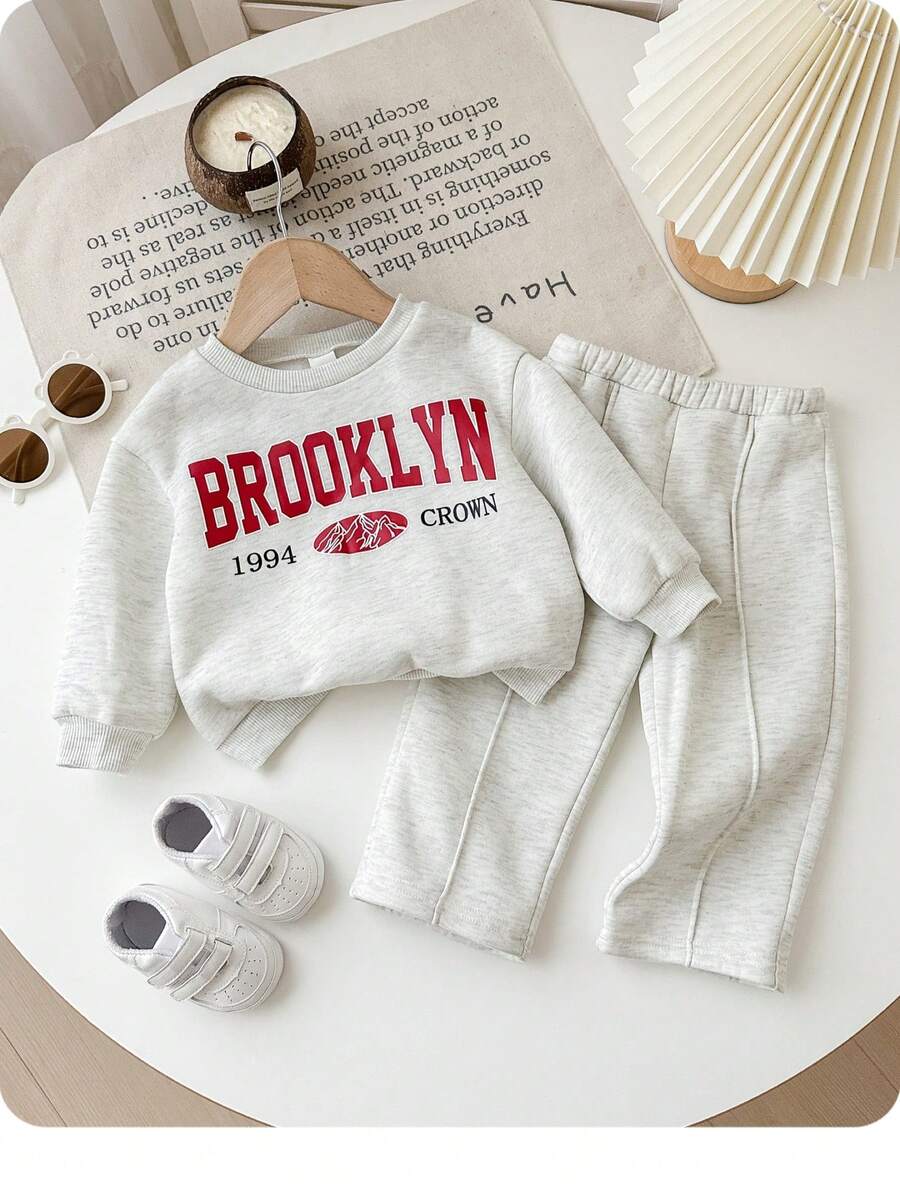 Babygirl 可爱休闲灰色字母印花卫衣和裤子套装，秋冬