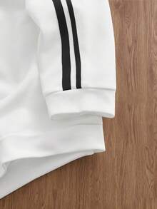 EASEVO 大码男士休闲日常通勤运动风格卡通刺绣贴片撞色条纹侧落肩宽松运动衫 - 白色 - 查看 6