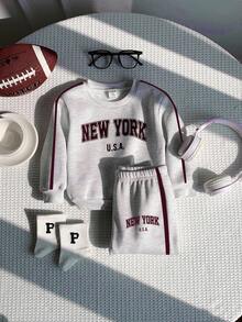 SHEIN 2pcs/Set Kids Young Boy Letter Print Sweatshirt And Sweatpants Set Y2k Rave Vacation Holiday Festival Halloween Christmas Fall Winter Casual Cozy New York Outfit Y2k Rave Vacation Holiday Festival Halloween Christmas Fall Winter Casual Cozy Kids Jogger Sets Children Sweatshirt Set Boys Autumn Winter Casual Two Piece Set New York Outfits Kids Boys Sweatshirt Suit