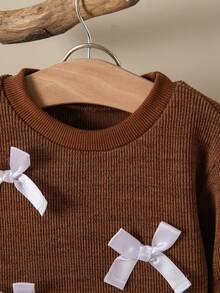 SHEIN Vintaside Kids 2 件套女婴休闲百搭舒适可爱针织面料蝴蝶结装饰圆领宽松套头衫和修身裤子套装，适合家居和户外，高性价比，秋冬 - 彩色 - 查看 6