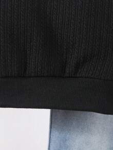 SHEIN 4-7 岁男童两件套服装，采用纹理针织圆领运动衫和仿口袋牛仔裤，休闲简约设计，适合上学、旅行、节日派对和日常穿着 - 黑色 - 查看 6