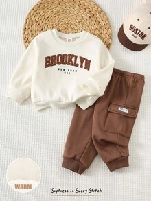 Cozy Pixies 2 件套男婴简约 3D 字母图案针织柔软圆领长袖连帽衫和松紧腰裤套装 - 棕色 - 查看 6