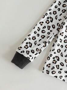 SHEIN طقم بيجاما مكون من ملابس علوية كم طويل رقبة طاقم وسروال ضيق الخصر من نسيج ليوبارد ناعم للفتيات المراهقات - متعدد الألوان - مشاهدة 3