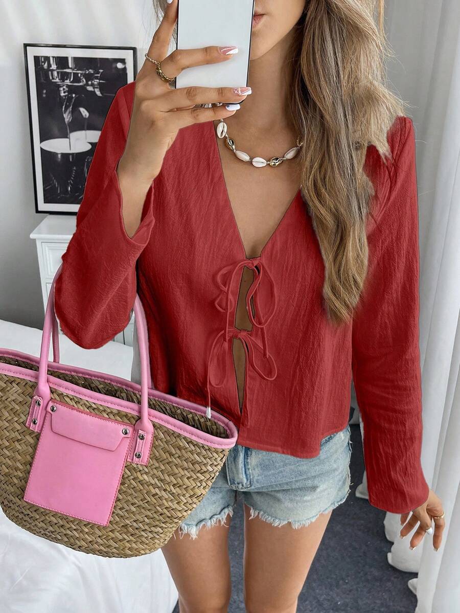 Chiquease （100% 纯棉）纯色系带前落肩衬衫假日纯色梭织宽松常规女式喇叭袖衬衫