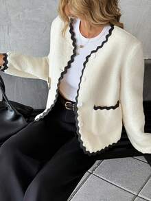 Chiquease Bộ đồ len lông cừu mềm mại, sang trọng dành cho nữ mùa thu đông 2025 (Áo khoác ngoài đa năng + Khăn choàng chần bông dày dặn) – Thêu tinh xảo, điểm nhấn nút trắng sắc nét & túi bên hông tiện dụng, một món đồ ấm áp thiết yếu cho tủ đồ khi đi làm & mặc thường ngày - Màu be - Xem 3