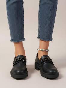Mocasines de mujer con cadena metálica, punta redonda, suela gruesa, estilo urbano vintage para trabajo y casual - Negro - Ver 2