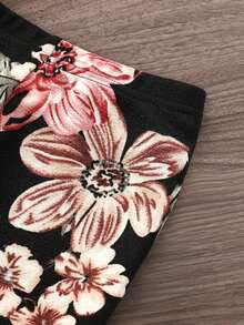 SHEIN Baby Girl Bell Sleeve Long Sleeve Top With Flared Floral Pants 2 Pieces Set Black Baby Girls Sets Baby Bell Bottom Outfit Flower Two Piece Set Toddler Girls Outfit Sets 12 Baby Clothes Girl Flounce Sleeve Toddler Girl Clothes Blackcozy Fall & Winter Styles