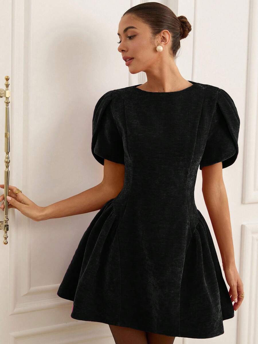 Revavyn Váy công chúa mini tay ngắn cổ tròn viền tua rua 3D cho nữ - màu đen - Xem 1