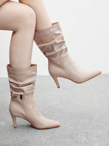 CUCCOO BIZCHIC 尖头细高跟卡其色时尚一脚蹬褶皱绒面革中筒靴女款 - 卡其色 - 查看 3