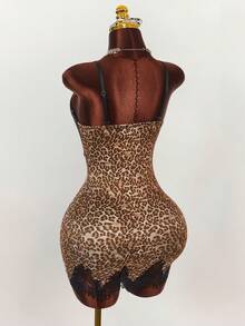 Amplova Vintage Leopard Muster Kleid mit tiefem Ausschnitt, Spaillentaille und figurbetonter Passform in Große Größen