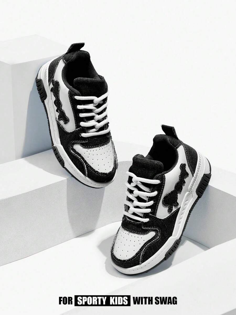 JNSQ Year-Round Fashionable Cool Kids Canvas Casual Sneakers Sport Shoes - Black and White - View 1