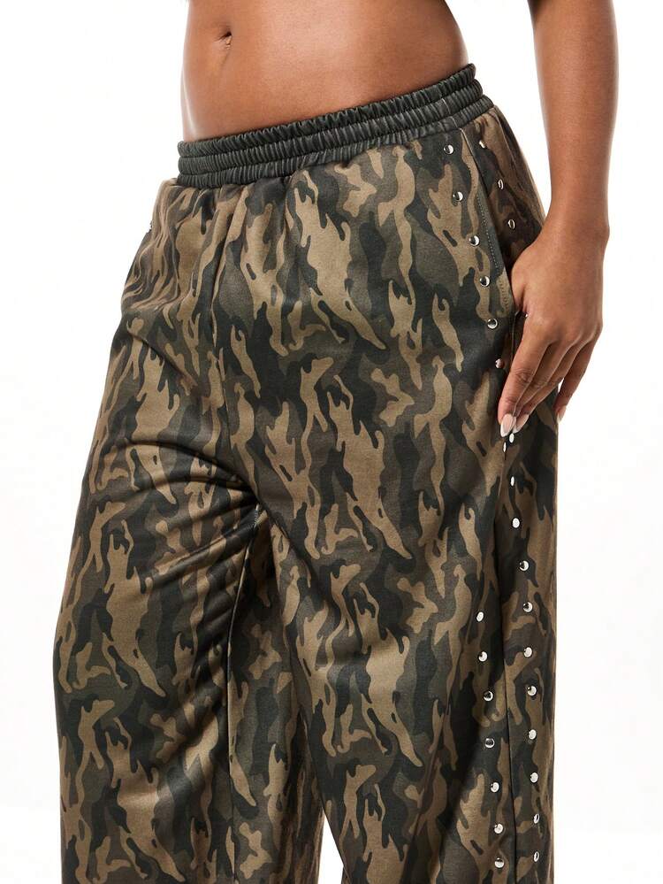 SUMWON Women Oversized Joggers With Camouflage Print And Metal Stud Details Casual Streetwear Pants