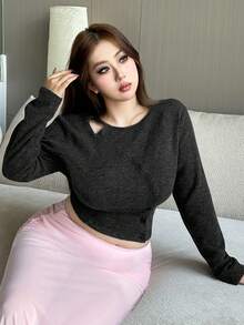 Dazy Plus Áo thun nữ tay dài dáng ôm, dáng croptop, thiết kế lệch vai bất đối xứng cỡ lớn - màu đen - Xem 6