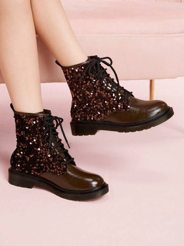 CUCCOO DOLLMOD Botas de mujer con puntera redonda, suela gruesa, de estilo británico de moda, color café con cuentas, botas de lujo personalizadas, botas de motocicleta de tobillo y botas cortas