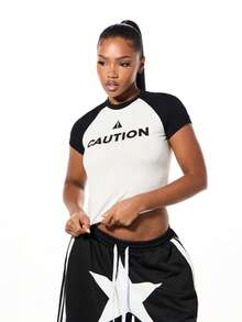 SUMWON WOMEN Áo thun tay ngắn Raglan cho bé có in hình họa tiết cảnh báo - Đen và trắng - Xem 7