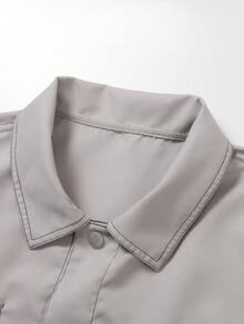 Manfinity Homme Áo khoác nam trơn màu cài nút có túi nắp, mùa thu - Màu be - Xem 3