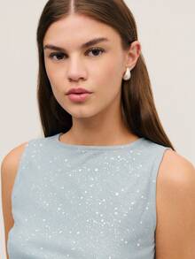 Nöista 这款灰色亮片上衣采用无袖设计，带有微妙的闪光，在光线下熠熠生辉。柔软弹力的面料带来舒适感和时尚感，使其成为春假派对、女性生日庆祝活动或女士春假系列中优雅之选的理想之选。 - 綠色 - 查看 5